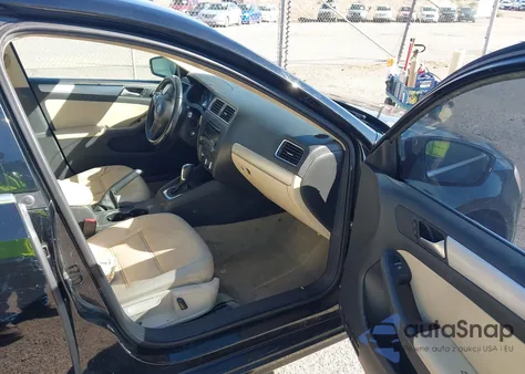 2013 Volkswagen Jetta 2.5L Se z USA, uszkodzony, nr VIN 3VWDX7AJ7DM440522